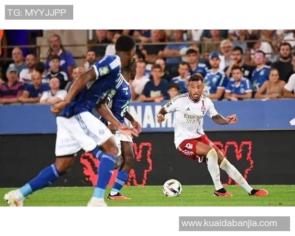 法乙联赛焦点战格勒诺布对决罗德兹双方争夺关键三分之战